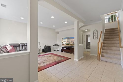744 Monument Ave, Woodbridge VA  22191-5422 exterior