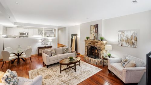78 Elm St, Chicago, IL 60611-1194