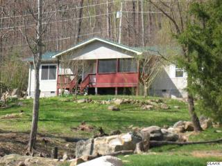 905 Ridge Way, Cosby, TN 37722-3461