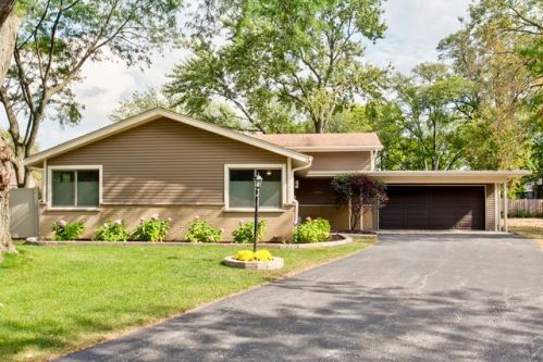 3341 Ralmark Ln, Glenview, IL 60026-1550