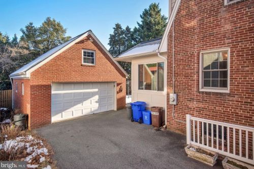 612 Pershing Dr, Silver Spring MD 20910-4341 exterior