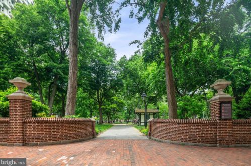 637 Lombard St, Philadelphia PA  19147-1416 exterior