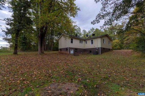 2588 Blue Ridge Tpke, Uno, VA 22738-3895