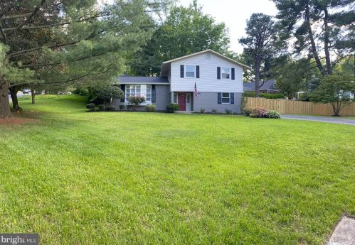 6901 Murray Ln, Annandale, VA 22003-1929