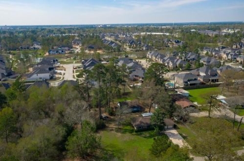 17046 Concord Dr, Conroe, TX 77385-4701