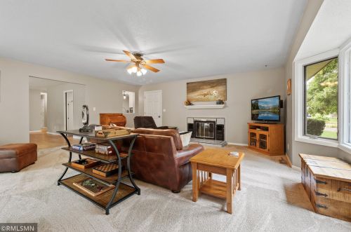 875 Colleen Ave, Saint Paul MN  55126-6401 exterior