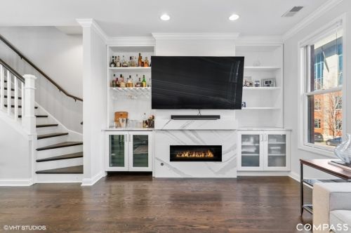 1006 Crosby St, Chicago IL  60610-2404 exterior
