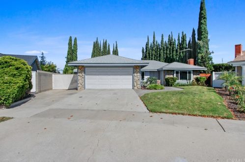 2826 Dayna St, Santa Ana, CA 92705-6813