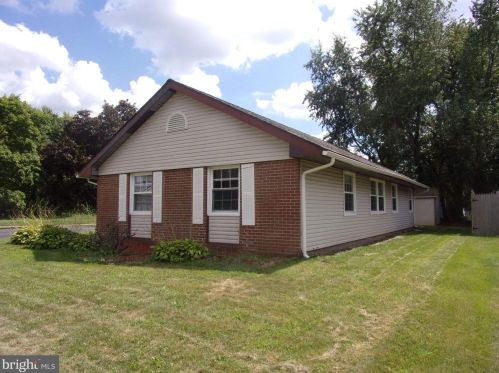 56 Hampshire Ln, Willingboro, NJ 08046-1706