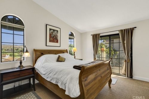 814 Links Vw Dr, Simi Valley CA 93065-6654 exterior