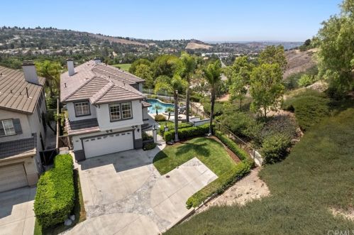 8602 Sunnywalk Ln, Anaheim, CA 92808-1689