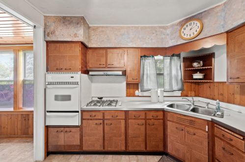 700 Howard St, Alden, IL 60033-2364
