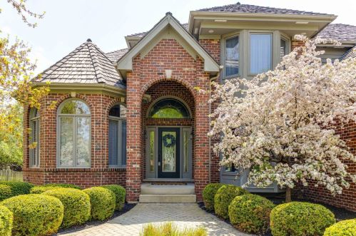 571 Waters Edge Dr, South Elgin, IL 60177-3705