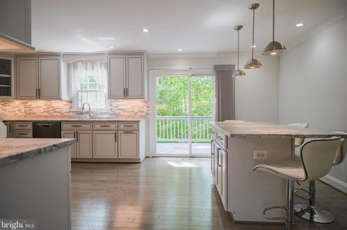 7704 Groveland Heights Ct, Springfield, VA 22153-2255