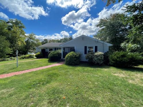284 Albion Rd, Lincoln, RI 02865-4218