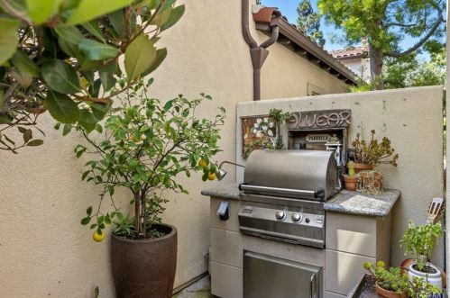 74 Bower Tree, Irvine CA  92603-0104 exterior
