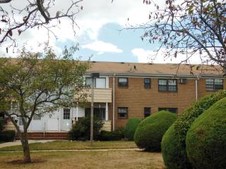 716 Westminster Ct, Millstone, NJ 08844-5004