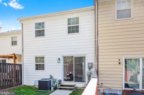12588 Plymouth Ct, Woodbridge VA  22192-2321 exterior