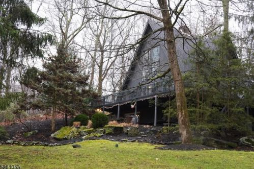 181 Forest Lake Dr, Andover, NJ 07821-4020