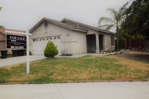 898 Award Dr, Colton, CA 92324-2667
