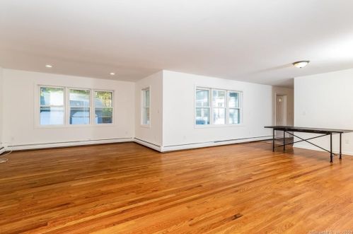 195 Silver Spring Rd, Wilton CT  06897-1020 exterior
