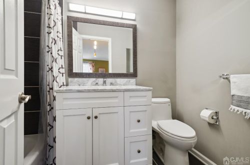 62 Springwood Ct, Princeton NJ  08540-9404 exterior