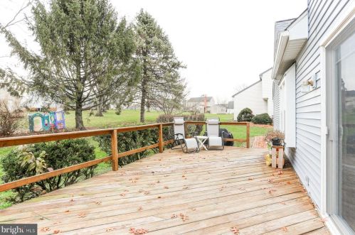 1546 Dunmore Dr, Lancaster PA  17602-1247 exterior