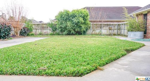 102 Tradewind Dr, Victoria, TX 77904-3401