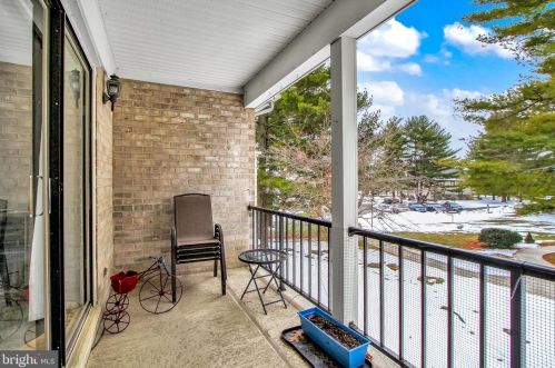 13 Valleybrook Dr, Lancaster PA  17601-4619 exterior