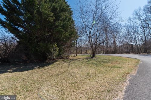 80 Quinn Lea Rd, Harpers Ferry WV 25425-5372 exterior