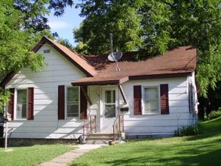 316 Paquin St, Waterville, MN 56096-1530