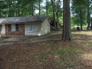 768 Jesters Lake Dr, Jonesboro, GA 30236-2016