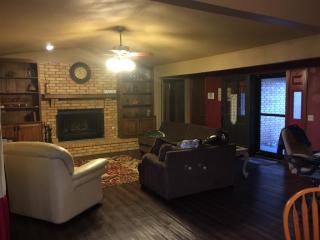 1713 Robin Dr, Woodward, OK 73801-3946