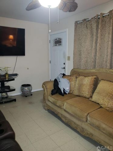 641 Elizabeth St, Perth Amboy, NJ 08861-2819