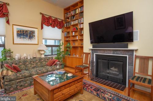 427 16 St, Philadelphia PA  19146-1657 exterior