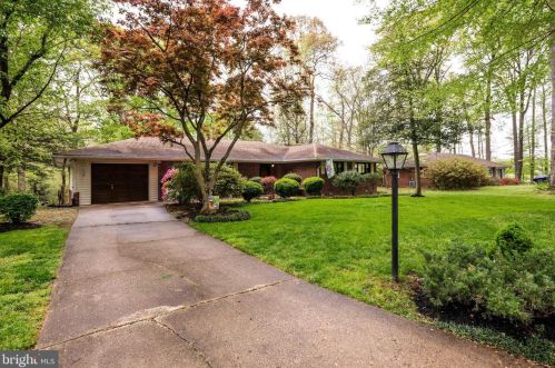 18308 Candice Dr, Triangle, VA 22172-1412
