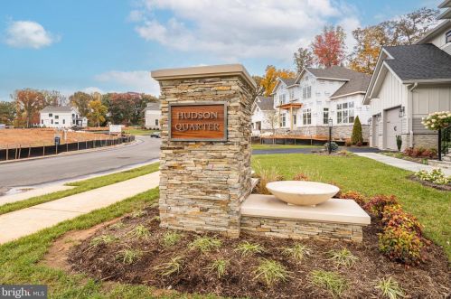 6580 Brooks Pl, Falls Church, VA 22044-1105