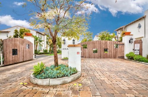 3105 Anacapa Way, Anaheim CA  92801-6154 exterior