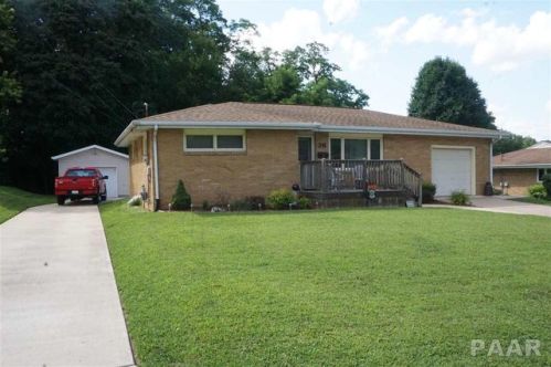 76 Grove Pl, Pekin, IL 61554-5226