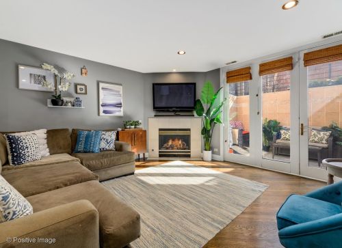 2417 Janssen Ave, Chicago, IL 60614-2053