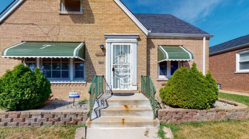 9844 Avalon Ave, Chicago, IL 60628-1628