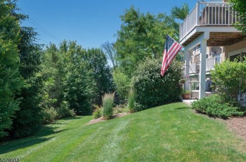 22 Park Pl, Mountain Lakes, NJ 07046-1000