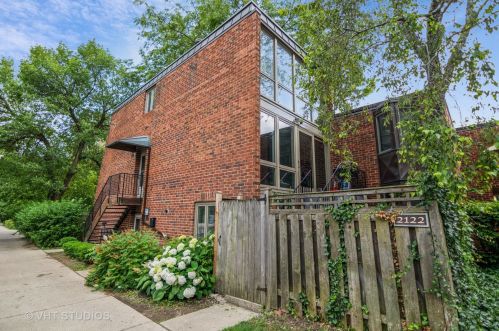 2122 Lincoln Ave, Chicago, IL 60614-4511