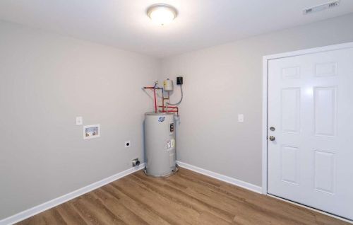 1864 Center Ave, Atlanta GA  30344-4656 exterior