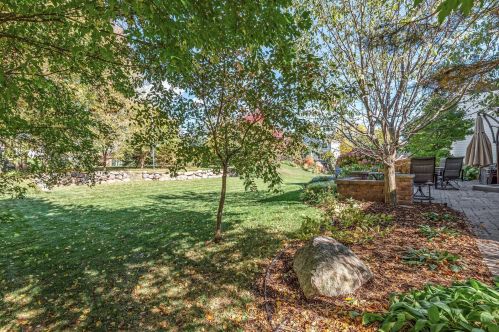 2332 Fieldstone Curv, Saint Paul MN  55129-6218 exterior