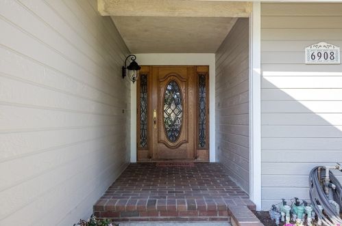 6908 Country Club Dr, La Verne, CA 91750-1349