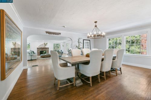 31 Ridge Park Ln, Concord, CA 94518-1451