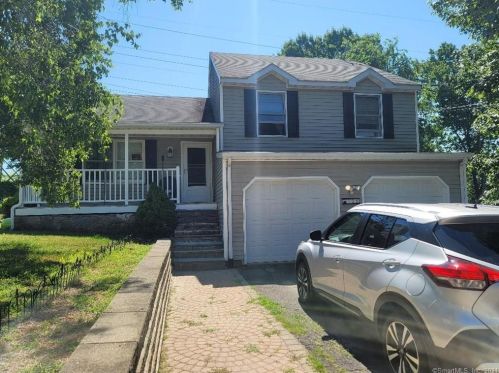 125 Heritage Dr, Waterbury, CT 06708-1554