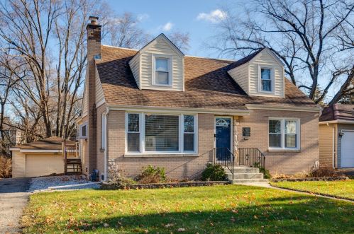 145 Ashland Ave, Palatine, IL 60074-5403