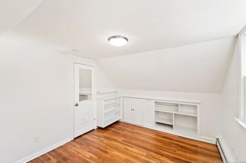 27 Hawthorne Dr, Norwalk CT  06851-4113 exterior